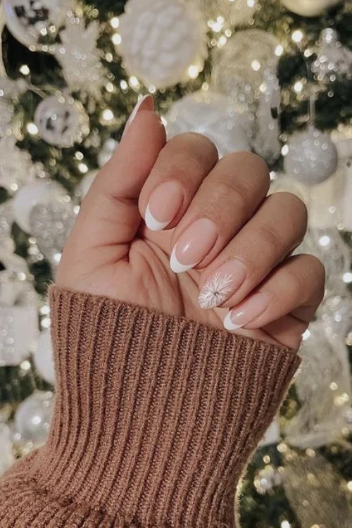 Embrace the Chill with Stunning Snowflake Nail Designs! format,webp - Embrace the Chill with Stunning Snowflake Nail Designs!