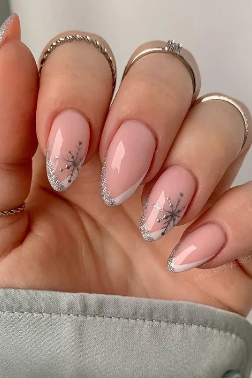 Embrace the Chill with Stunning Snowflake Nail Designs! format,webp - Embrace the Chill with Stunning Snowflake Nail Designs!