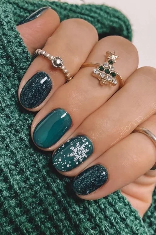 Embrace the Chill with Stunning Snowflake Nail Designs! format,webp - Embrace the Chill with Stunning Snowflake Nail Designs!