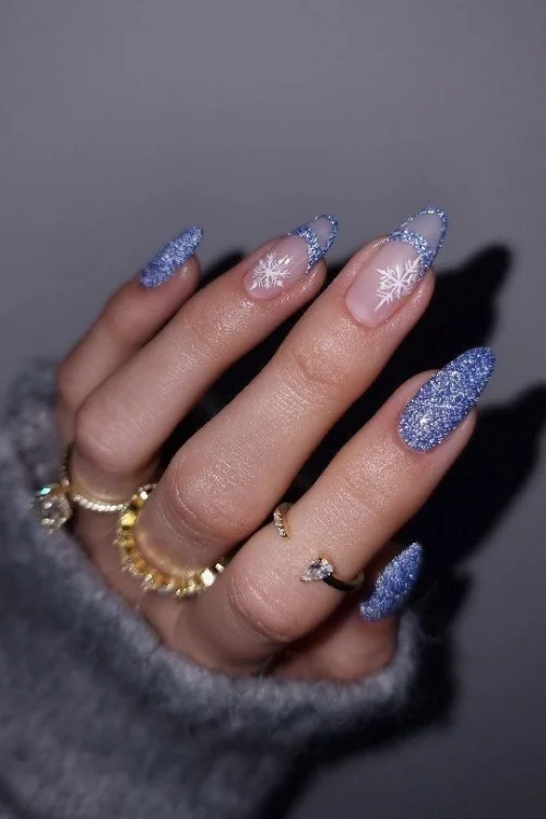 Embrace the Chill with Stunning Snowflake Nail Designs! format,webp - Embrace the Chill with Stunning Snowflake Nail Designs!