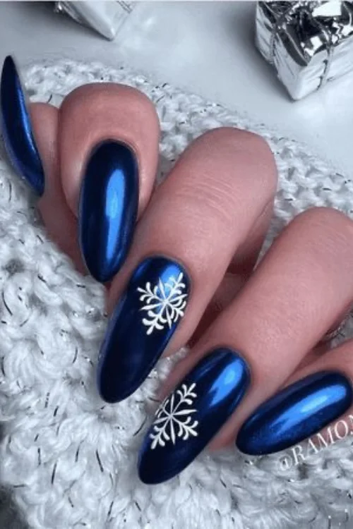 Embrace the Chill with Stunning Snowflake Nail Designs! format,webp - Embrace the Chill with Stunning Snowflake Nail Designs!