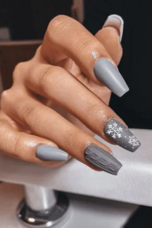 Embrace the Chill with Stunning Snowflake Nail Designs! format,webp - Embrace the Chill with Stunning Snowflake Nail Designs!
