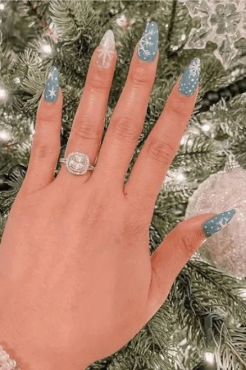 Embrace the Chill with Stunning Snowflake Nail Designs! format,webp - Embrace the Chill with Stunning Snowflake Nail Designs!