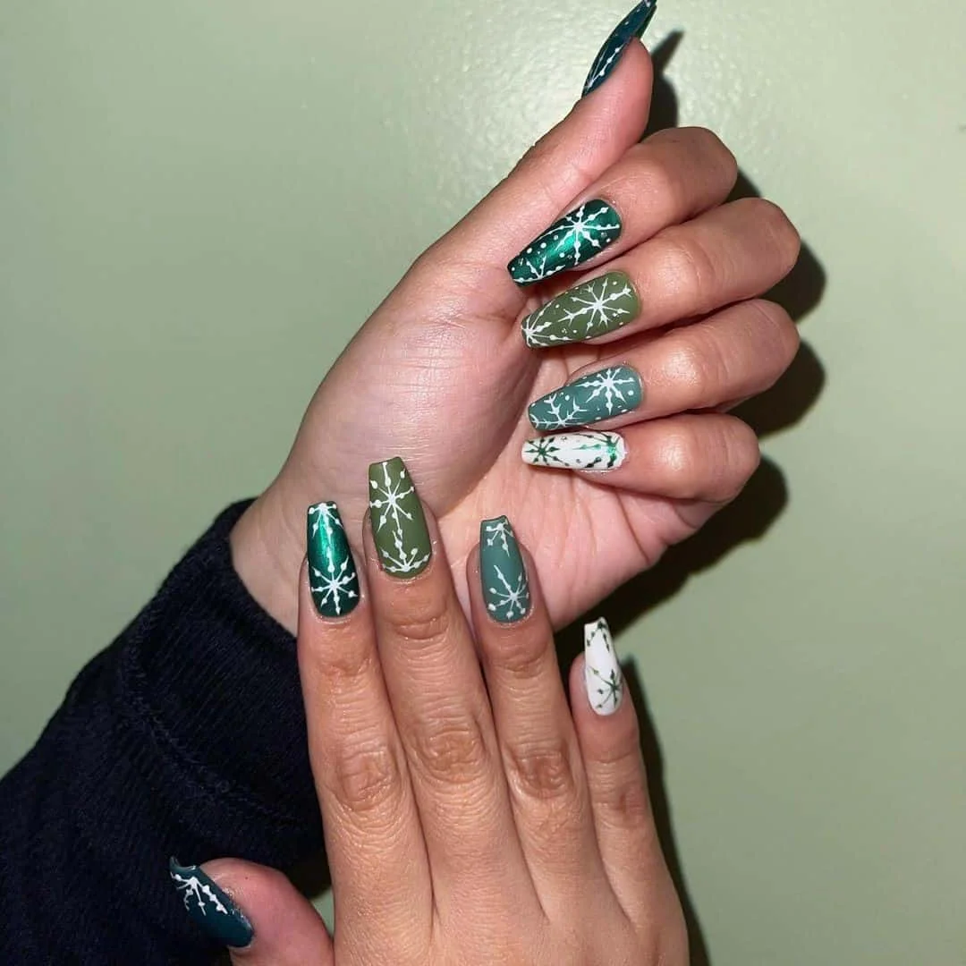 Christmas-Inspired Acrylic Nails: Let Your Nails Shine this Holiday Season! format,webp - Christmas-Inspired Acrylic Nails: Let Your Nails Shine this Holiday Season!