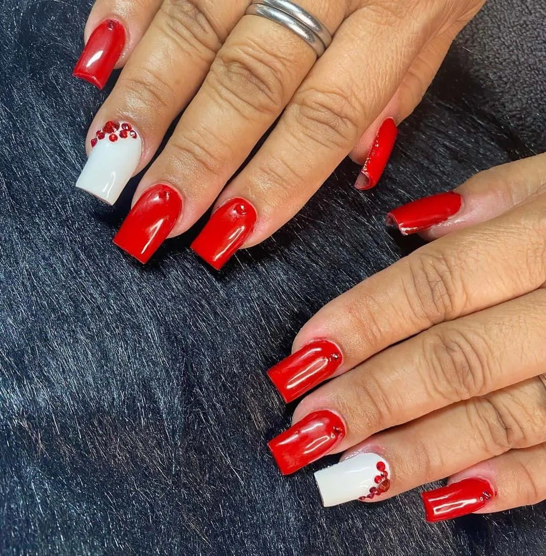 Christmas-Inspired Acrylic Nails: Let Your Nails Shine this Holiday Season! format,webp - Christmas-Inspired Acrylic Nails: Let Your Nails Shine this Holiday Season!