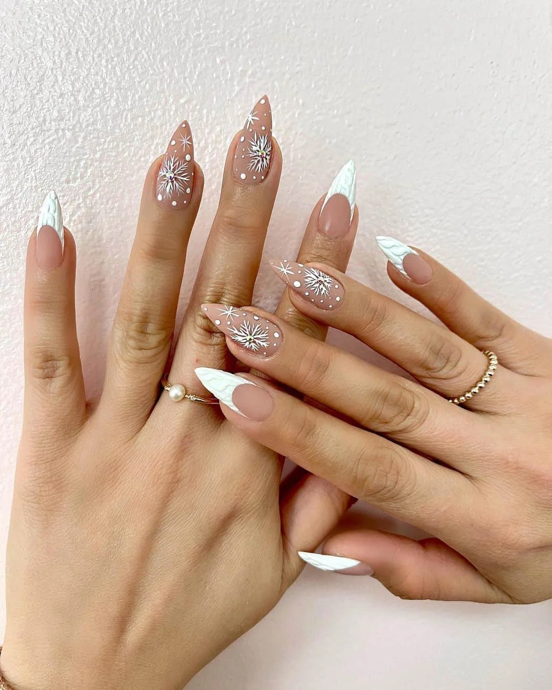 Christmas-Inspired Acrylic Nails: Let Your Nails Shine this Holiday Season! format,webp - Christmas-Inspired Acrylic Nails: Let Your Nails Shine this Holiday Season!