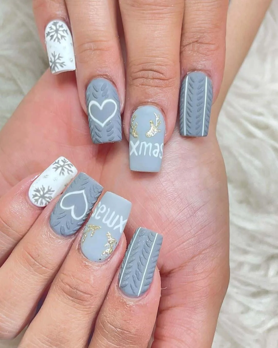Christmas-Inspired Acrylic Nails: Let Your Nails Shine this Holiday Season! format,webp - Christmas-Inspired Acrylic Nails: Let Your Nails Shine this Holiday Season!