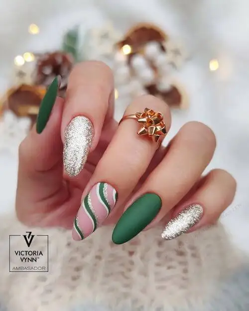 Chic and Trendy Manicures! Transform Your Look with Forest Green Nails format,webp - Chic and Trendy Manicures! Transform Your Look with Forest Green Nails