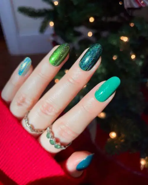 Chic and Trendy Manicures! Transform Your Look with Forest Green Nails format,webp - Chic and Trendy Manicures! Transform Your Look with Forest Green Nails
